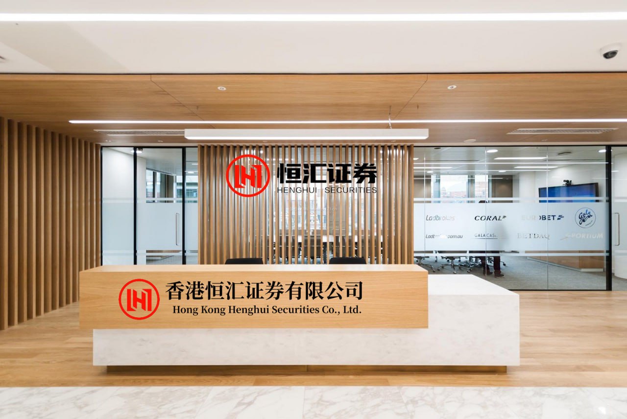天牛配资 演员梁超曝肖战拍戏时，现场从不提词，也不进房车休息